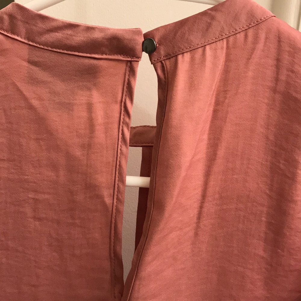 Keyhole flutter top - Picture 2 of 2